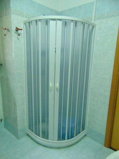 Bathroom shower 5, 24 Maggio, Foggia