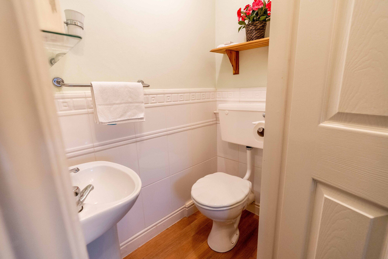 Bathroom 3, Homelands Guest House, Durham