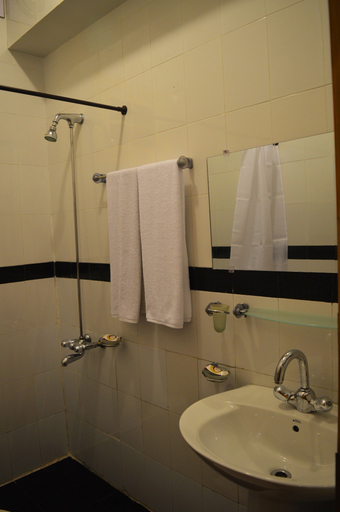 Bathroom 3, Hotel One Rahim Yar Khan Club Road, Bahawalpur