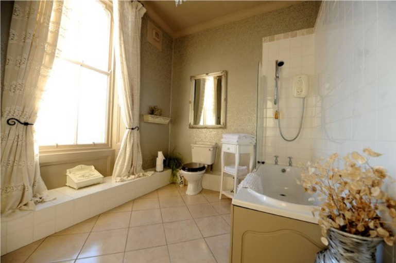 Bathroom 4, Yann's at Glenearn House, Perthshire and Kinross