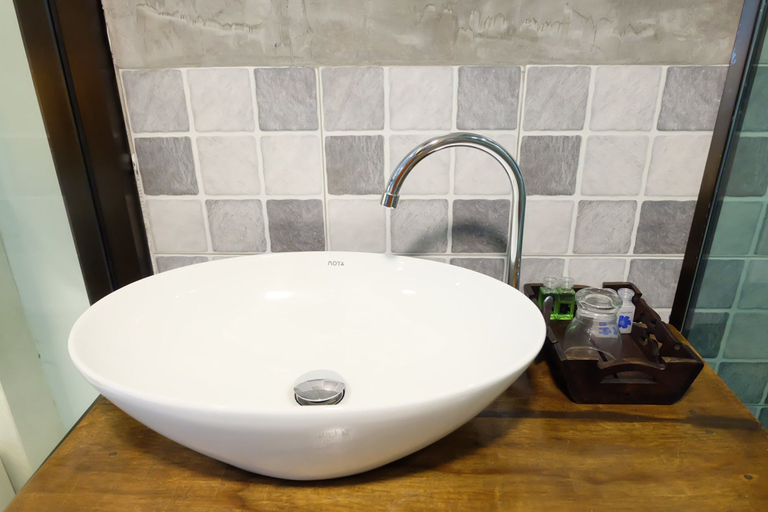 Bathroom 4, A Plus Deluxe Hotel, Muang Satun