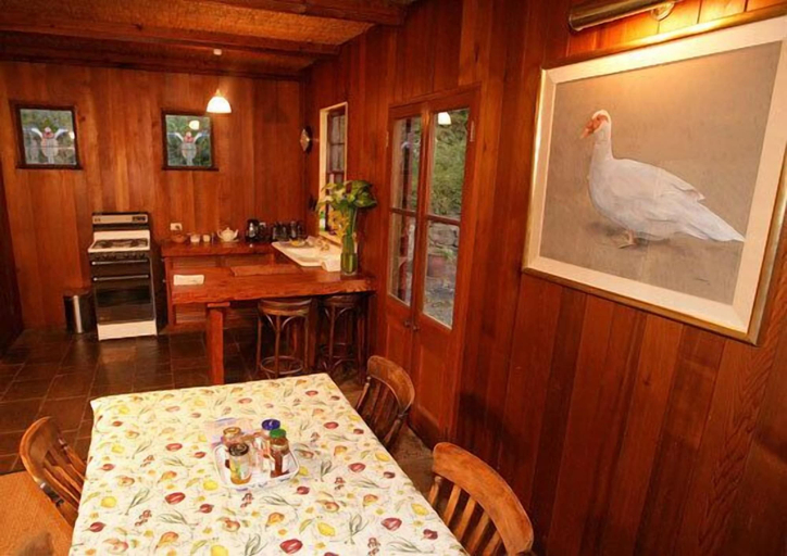 Others 4, Hermitage Cottage, Hawkesbury