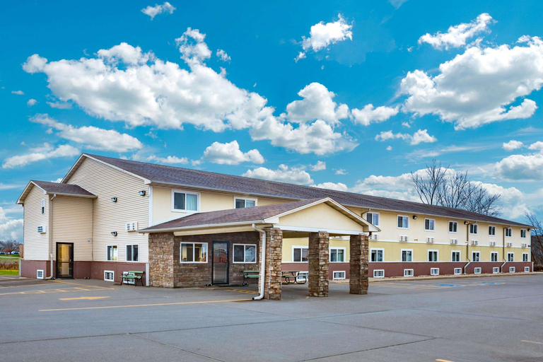 Exterior & Views 2, Super 8 by Wyndham Fort Madison, Lee