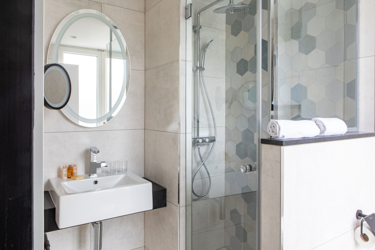 Bathroom 4, Maison Mère, Paris