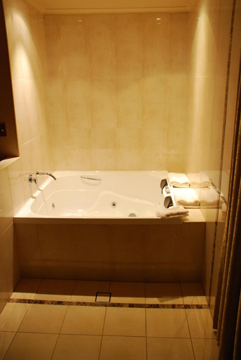 Bathroom 3, Desert Sand Motor Inn, Broken Hill