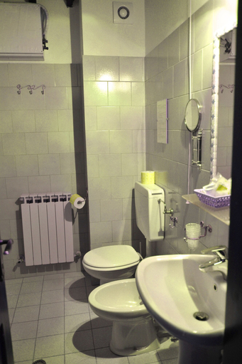 Bathroom 5, Villa Schiatti, Arezzo