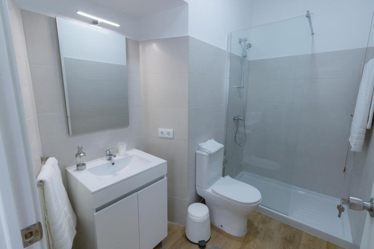 Bathroom 3, Lagoa Hostel & Suites, Lagoa