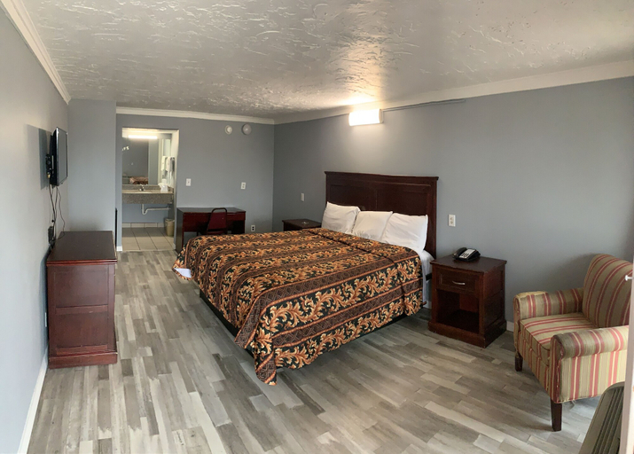 Bedroom 2, Executive Inn, Oklahoma