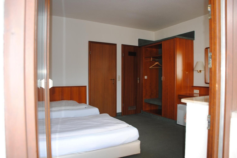 Bedroom 3, Hotel Kurfürst, Germersheim