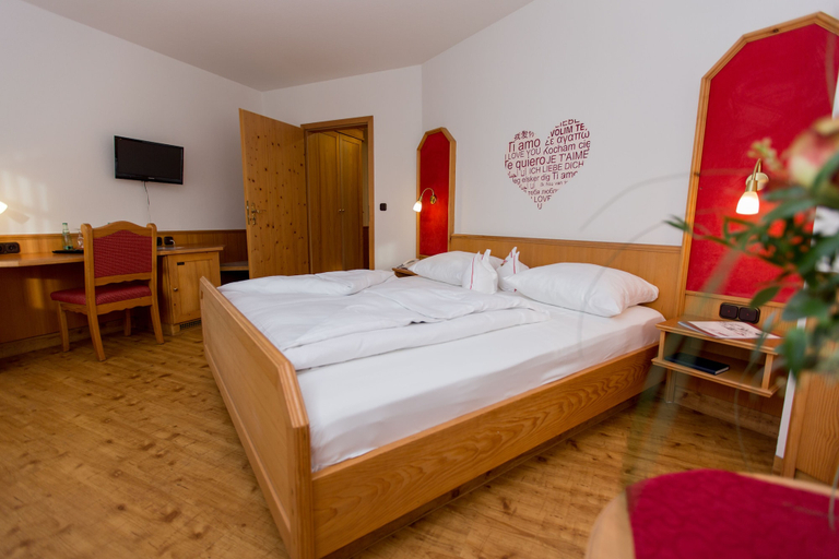 Bedroom 2, Hotel Fränkischer Hof GmbH, Hof