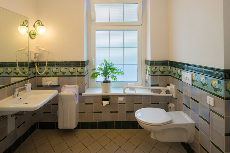 Bathroom 3, Hotel Kastanienhof Berlin, Berlin