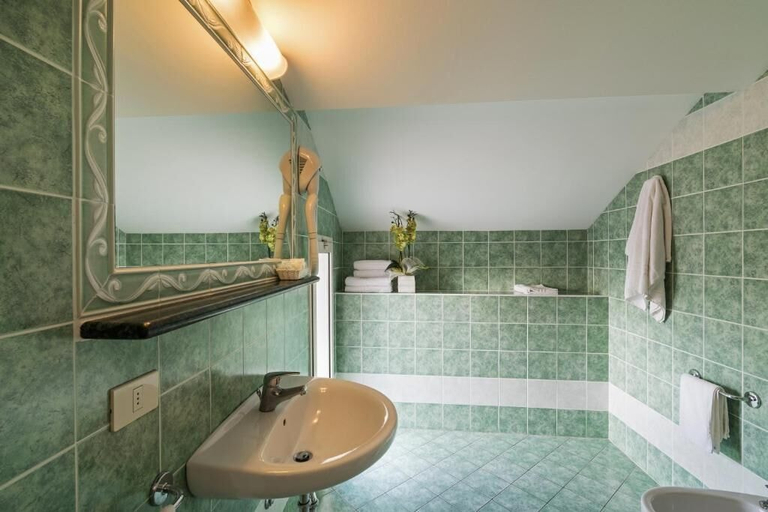 Bathroom 3, Hotel Trevi, Rimini