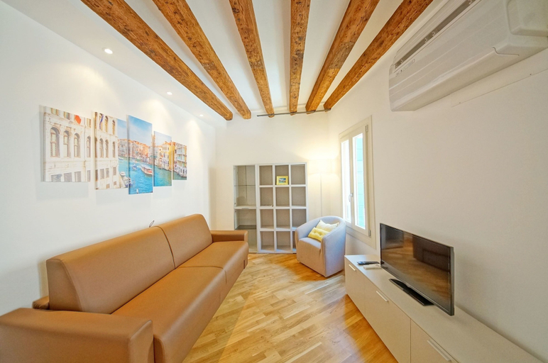 Others 5, DolceVita Apartments N. 393, Venezia