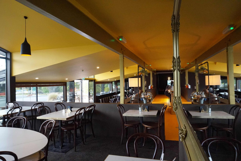 Food & Drinks 5, The Godley Hotel, Mackenzie