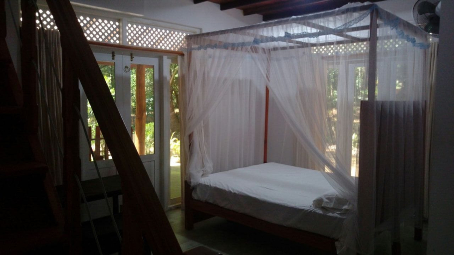 Bedroom, The Tree, Polpithigama