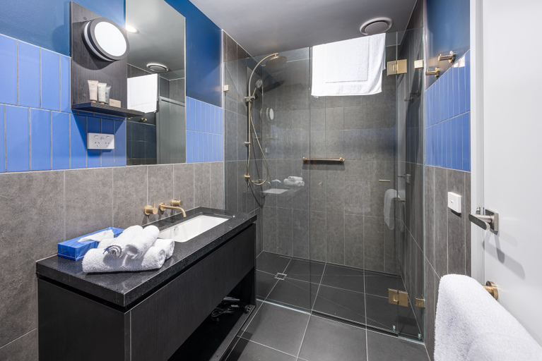 Bathroom 3, Oros Hotel and Apartments, Melbourne