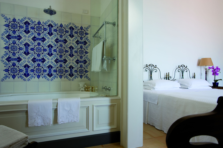 Bathroom 5, Palazzo Belmonte, Salerno
