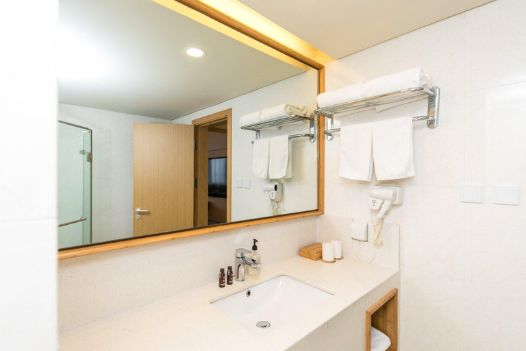 Bathroom 4, JI Hotel Shanghai Caohejing, Shanghai