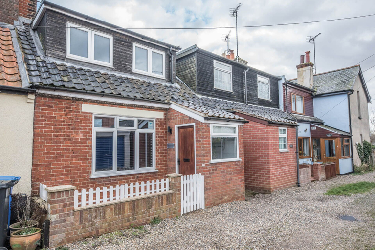 Exterior & Views 2, Sandy Lane Cottage in Reydon by Air Manage Suffolk, Suffolk