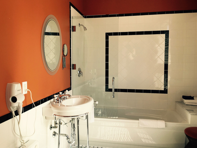 Bathroom 4, Hotel Manoir Sherbrooke, Montréal