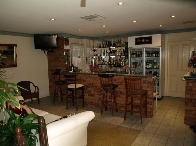 Food & Drinks 4, Civic Motor Inn, Cowra