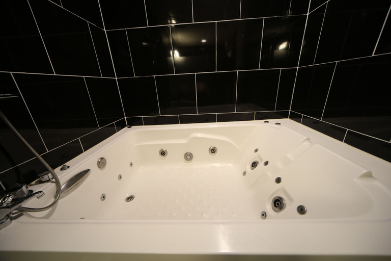Bathroom 4, Hotel Chowon, Busanjin
