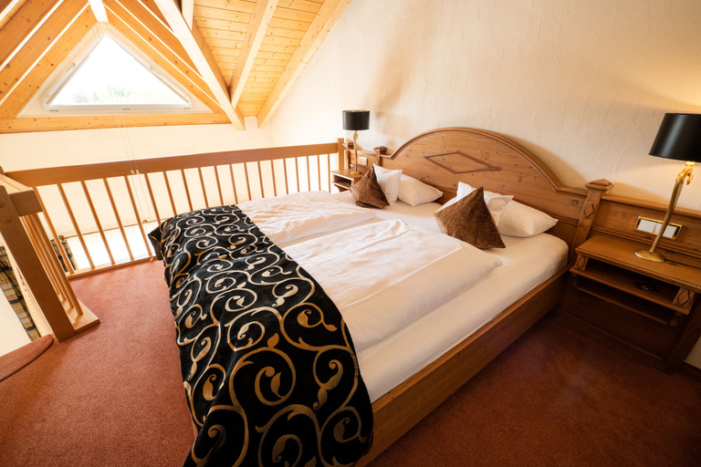 Bedroom 4, Wellness- & Genusshotel Weisser Bär, Bernkastel-Wittlich