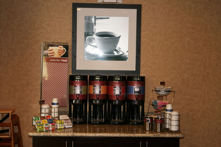 Food & Drinks 4, Hampton Inn & Suites Buffalo, Leon