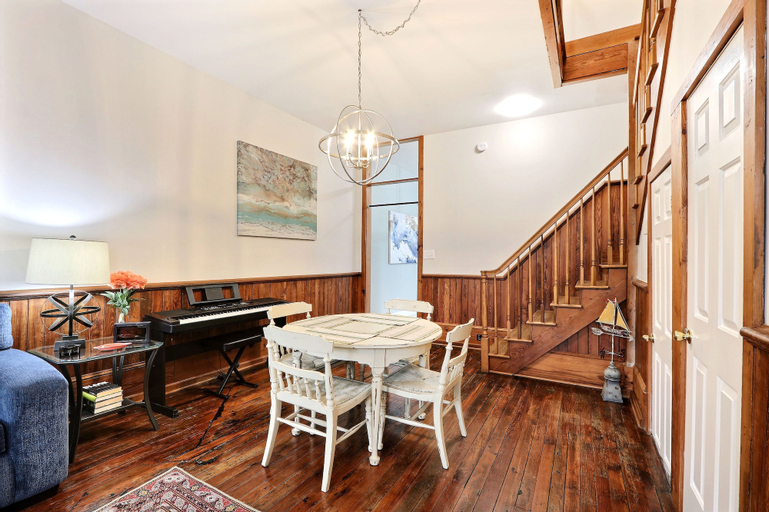 Food & Drinks, Gallery Stays - Low Country, Chatham