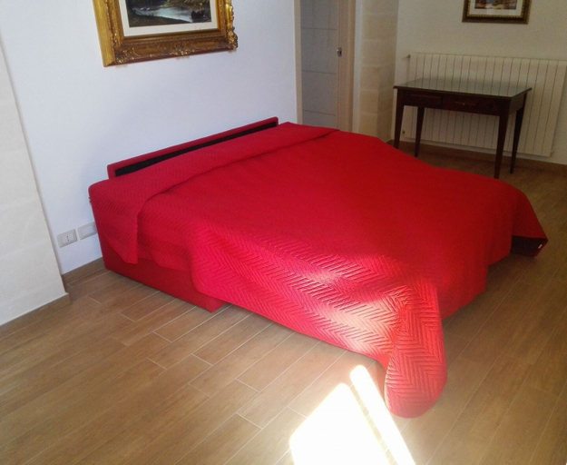 Bedroom 5, Vico Marina, Taranto