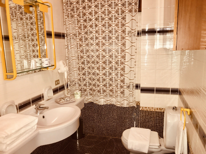 Bathroom, Villa Regina, Messina
