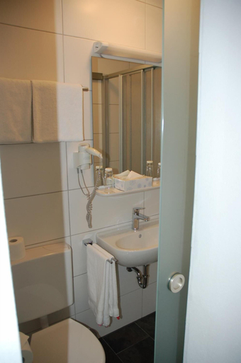 Bathroom 5, Hotel Kurfürst, Germersheim