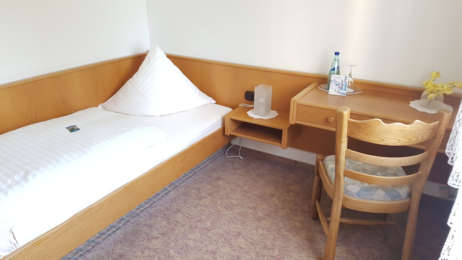 Bedroom 3, Hotel Burg Waldau, Bergstraße