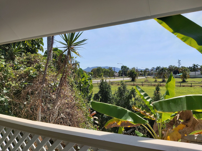 Others 5, Motel Ingham, Hinchinbrook