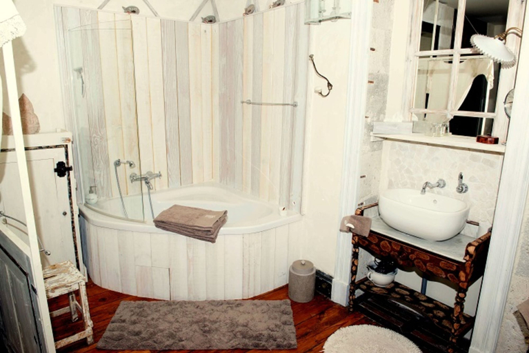 Bathroom 5, Au Bonheur d'Alphonse, Lot-et-Garonne