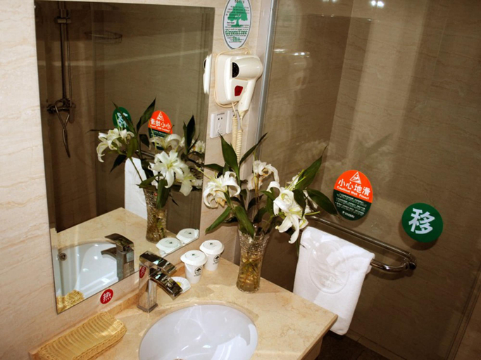 Bathroom 3, GreenTree Inn Taizhou Xinghua Anfeng Runan Garden Express Hotel, Taizhou