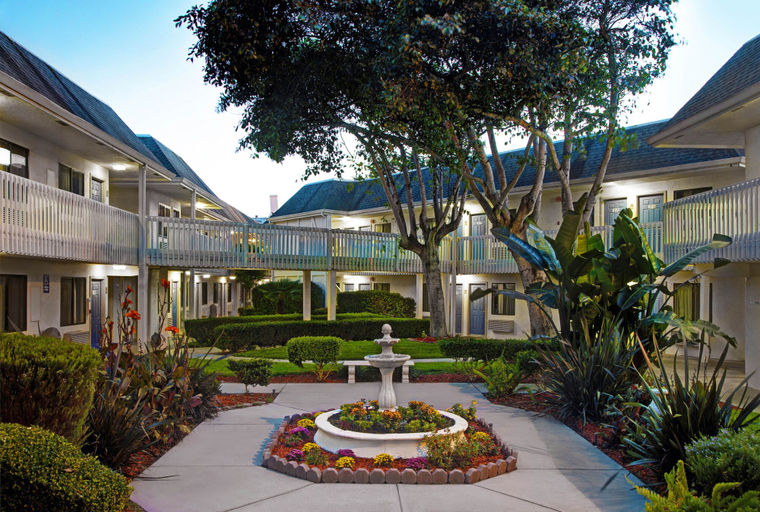 Exterior & Views 2, Motel 6 Marina, CA - Monterey, Monterey