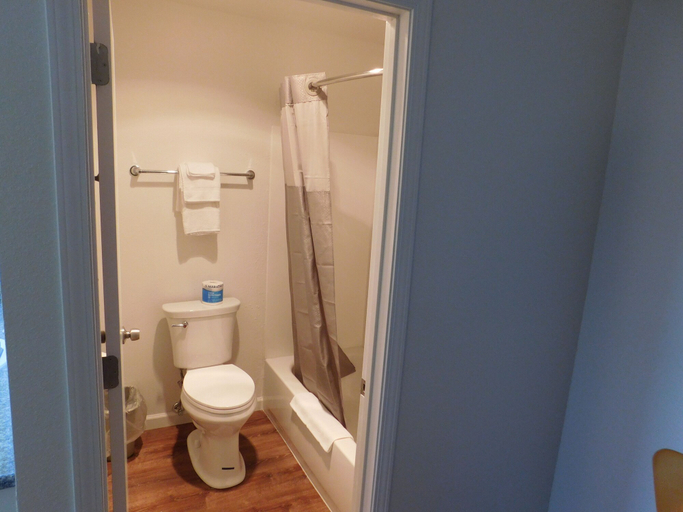 Bathroom 4, Motel 6 Burlington, WA, Skagit
