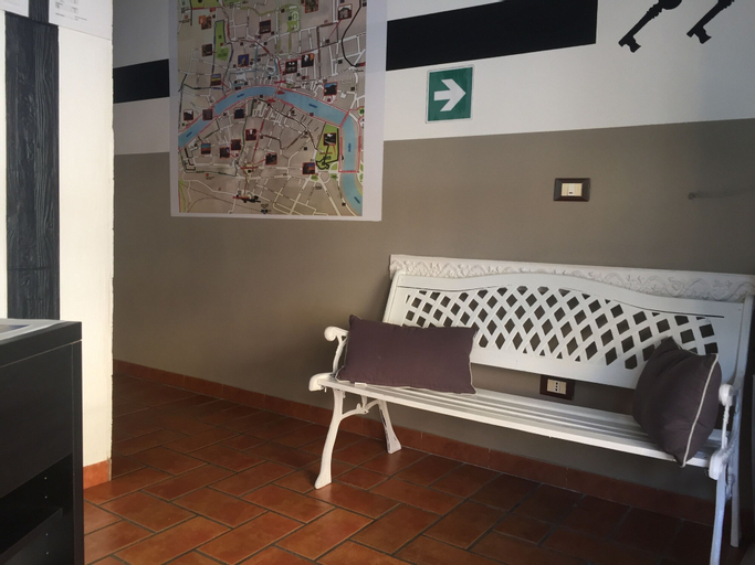 Public Area 2, 5 Keys, Pisa