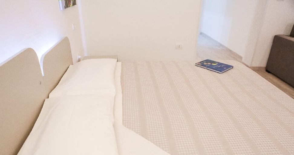 Bedroom 4, Ailanthus Holiday Suites, Bari