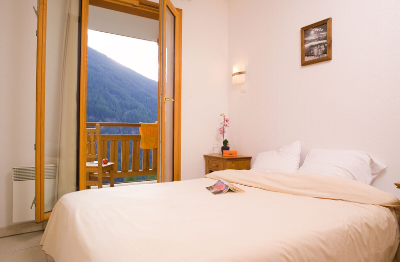 Bedroom 2, Madame Vacances - Residence Les Balcons des Airelles, Hautes-Alpes
