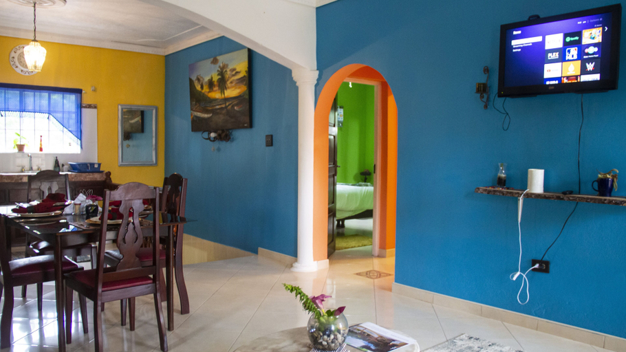 Food & Drinks 4, El Castilito