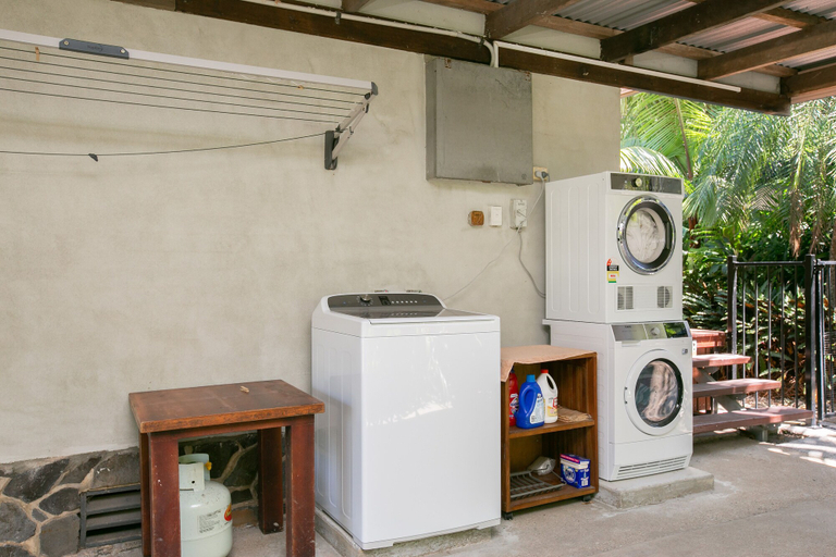 Others 5, Tropical 3 Bedroom House, Pool plus 4th Bedroom Bungalow, Cairns