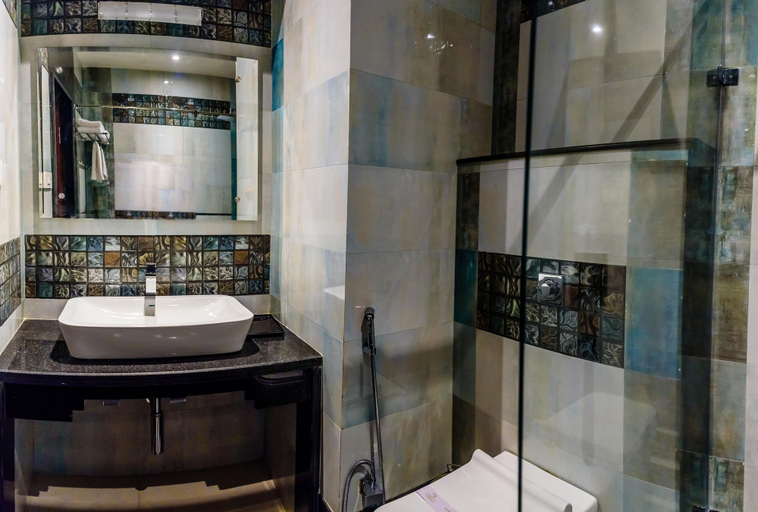 Bathroom 4, Konark Grand Hotel, Mirzapur