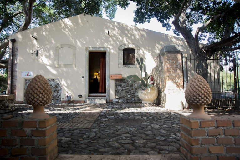 Exterior & Views 2, Agriturismo Fontanelle, Messina