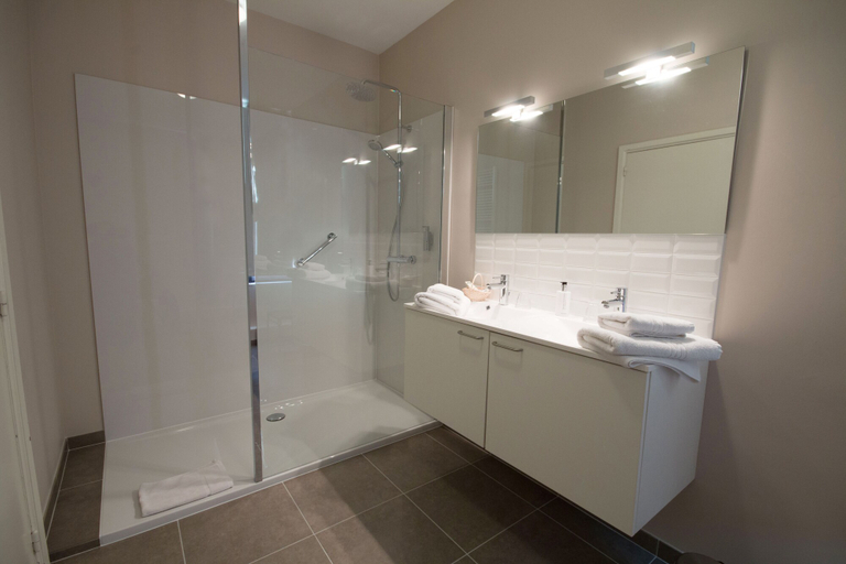 Bathroom 3, Hotel Keravic, Antwerpen