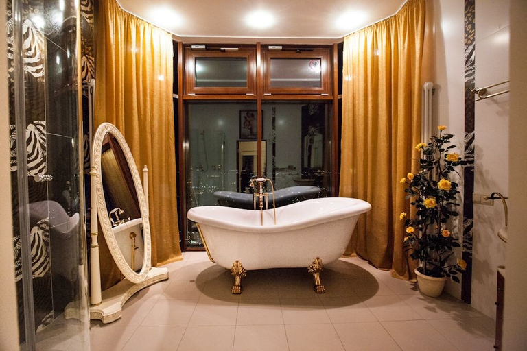 Bathroom 3, Triumph Palace Boutique Hotel, Northern