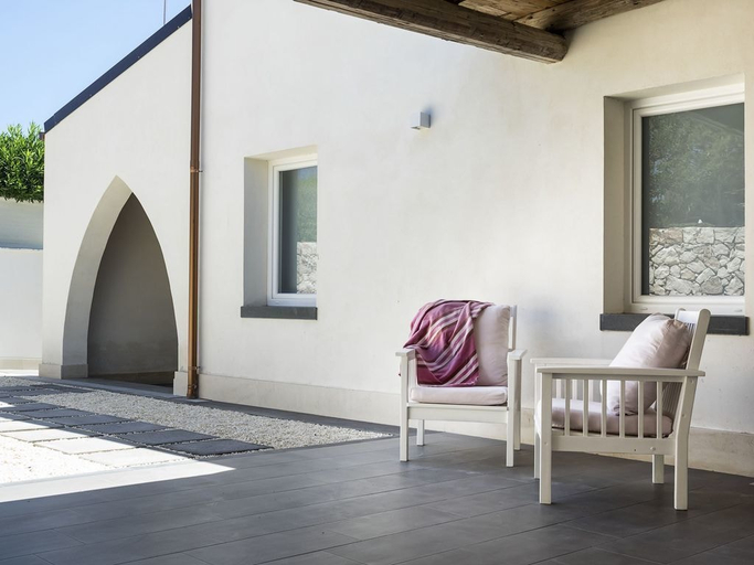 Exterior 2, Villammare, Syracuse