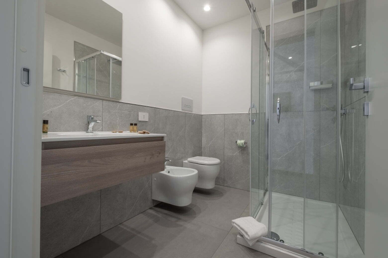 Bathroom 5, Hotel 1921, Ragusa