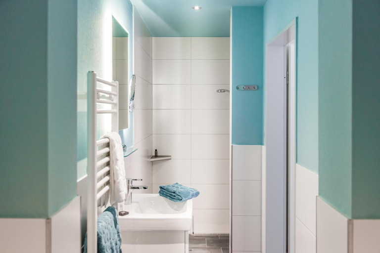 Bathroom 3, Hotel Klein Amsterdam, Nordfriesland